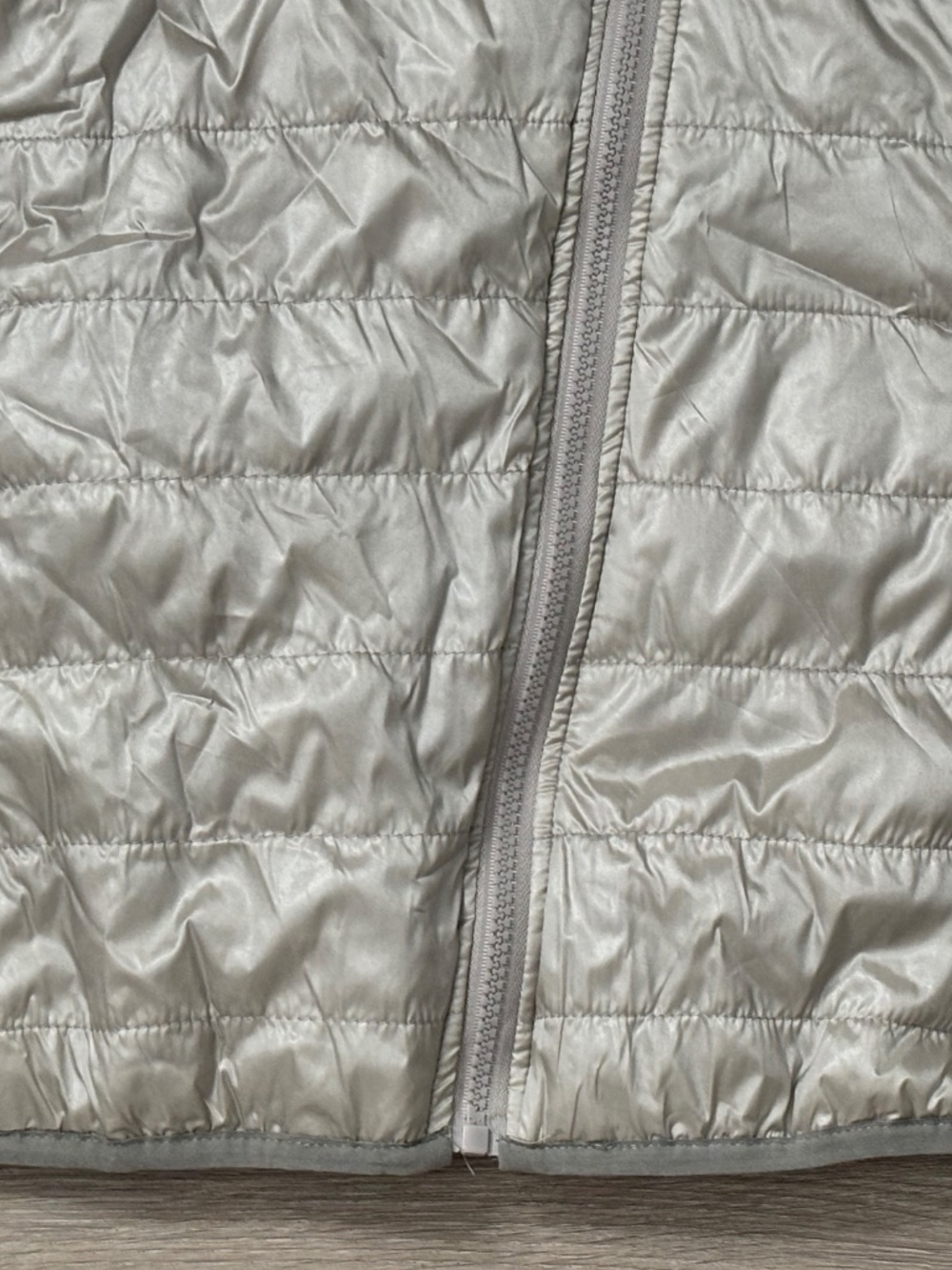 NWT Womens Xersion Pearlized Gray Athleisure Puffer Vest Lightweight Jacket XL - Picture 4 of 13